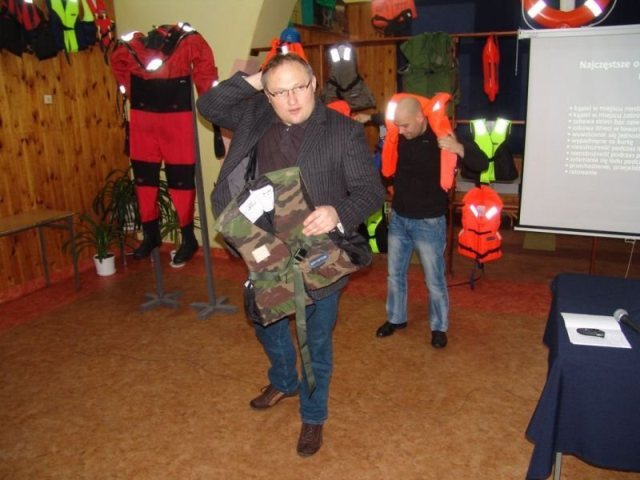 Płetwonurkowie szkolą dzieci